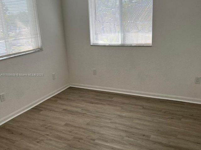 Home for rent at 2712 SE 15th Pl 148 - photo 5788169