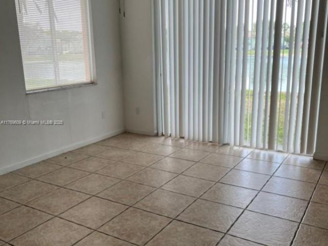 Home for rent at 2712 SE 15th Pl 148 - photo 5788172