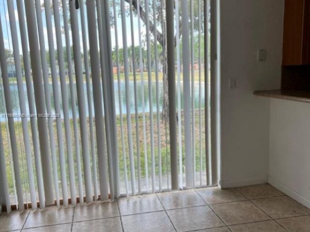 Home for rent at 2712 SE 15th Pl 148 - photo 5788173