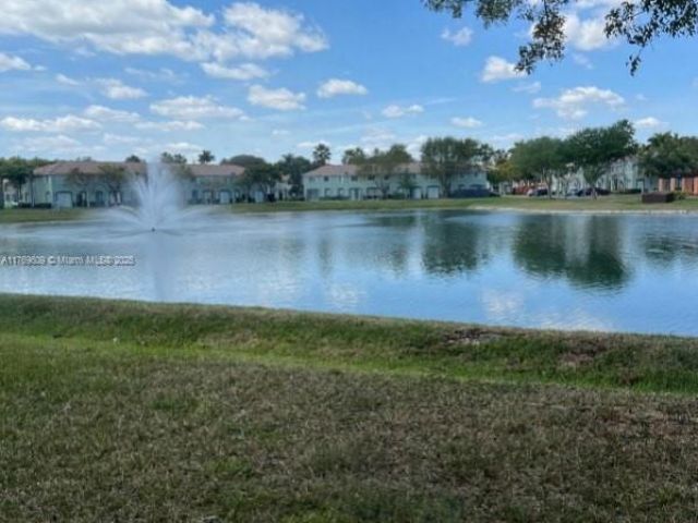 Home for rent at 2712 SE 15th Pl 148 - photo 5788175