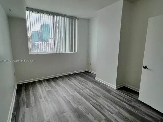2-bedroom condo for sale in Miami - 244 Biscayne Blvd 2609 - MondialRealty