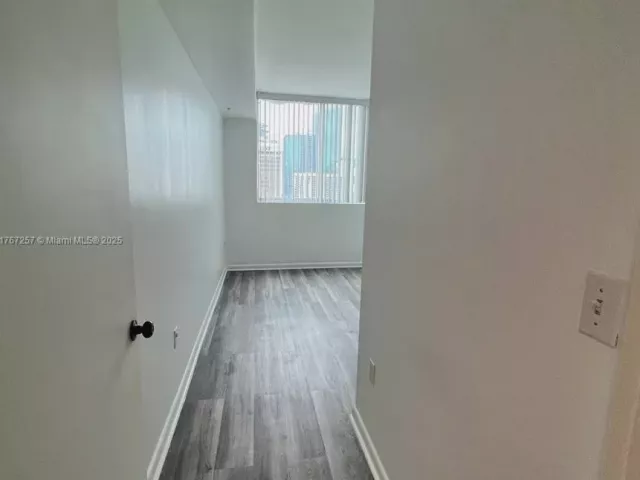 2-bedroom condo for sale in Miami - 244 Biscayne Blvd 2609 - MondialRealty