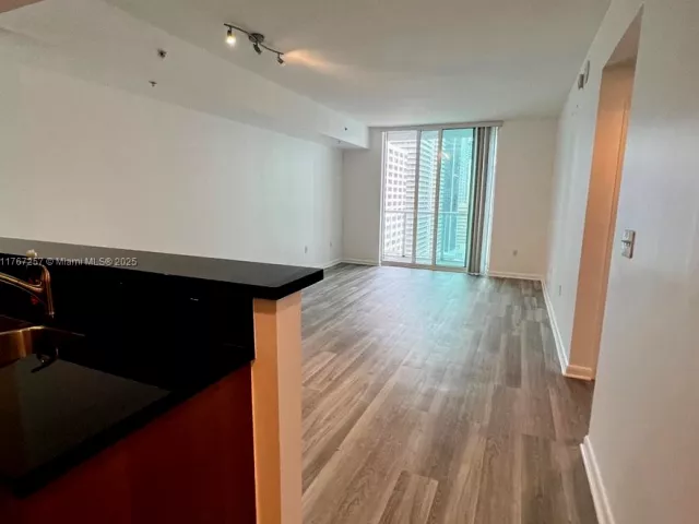 2-bedroom condo for sale in Miami - 244 Biscayne Blvd 2609 - MondialRealty
