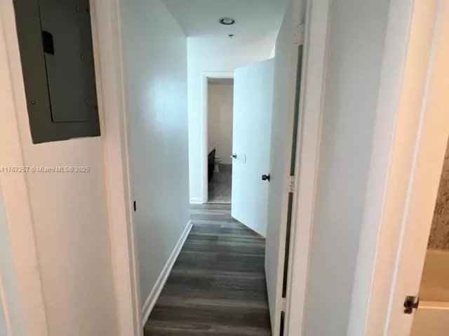 2-bedroom condo for sale in Miami - 244 Biscayne Blvd 2609 - MondialRealty