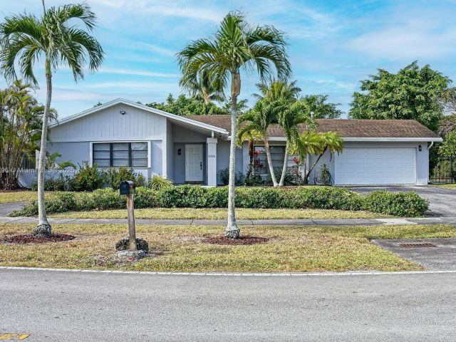 Home for sale at 10900 SW 124th Rd - photo 5780526