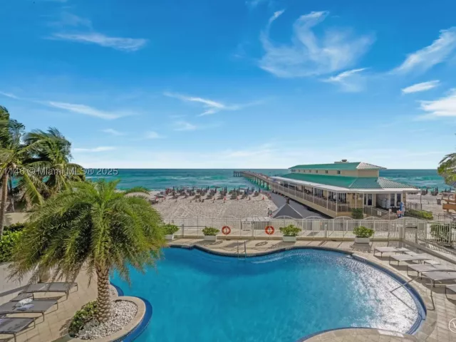 2-bedroom condo for rent in Sunny Isles Beach - 16699 Collins Ave 3306 - MondialRealty