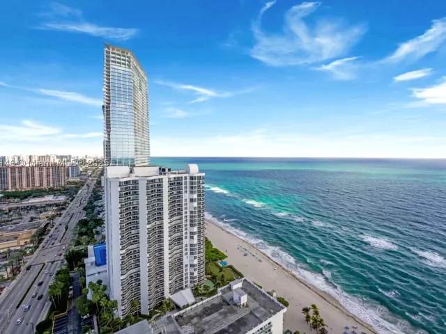 2-bedroom condo for rent in Sunny Isles Beach - 16699 Collins Ave 3306 - MondialRealty