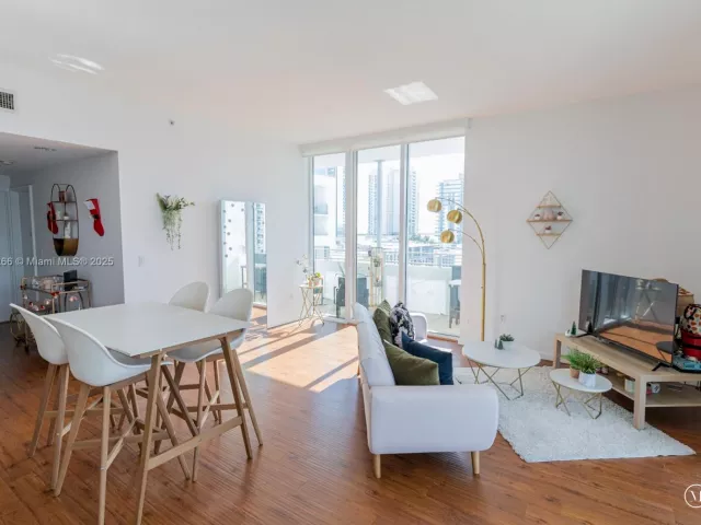 Apartment for sale  Unit #1001 - photo 5788681