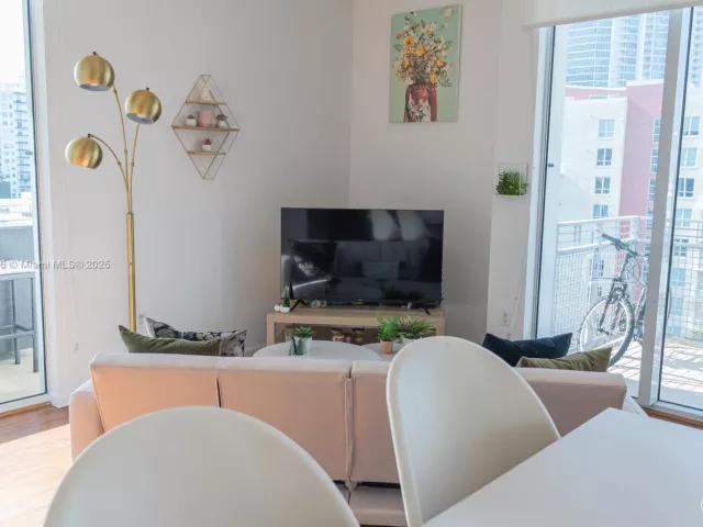 Apartment for sale  Unit #1001 - photo 5788682