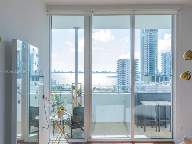 Apartment for sale  Unit #1001 - photo 5788673