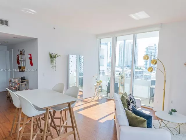 Apartment for sale  Unit #1001 - photo 5788674