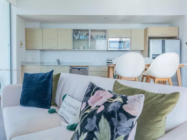 Apartment for sale  Unit #1001 - photo 5788675