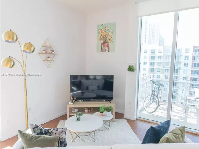 Apartment for sale  Unit #1001 - photo 5788678