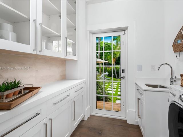 Home for sale at 2575 Pine Tree Dr - photo 5790315