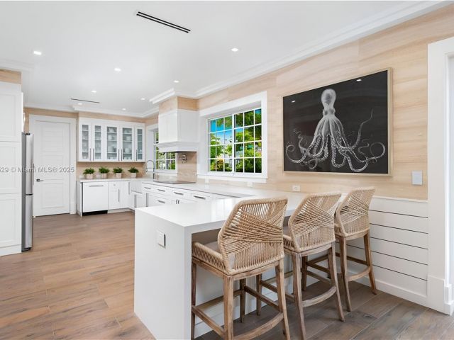 Home for sale at 2575 Pine Tree Dr - photo 5790317