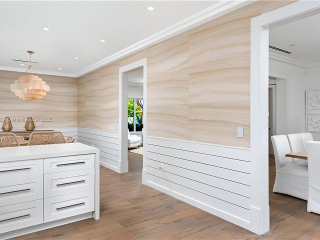 Home for sale at 2575 Pine Tree Dr - photo 5790318