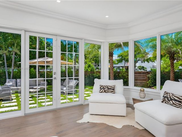 Home for sale at 2575 Pine Tree Dr - photo 5790319