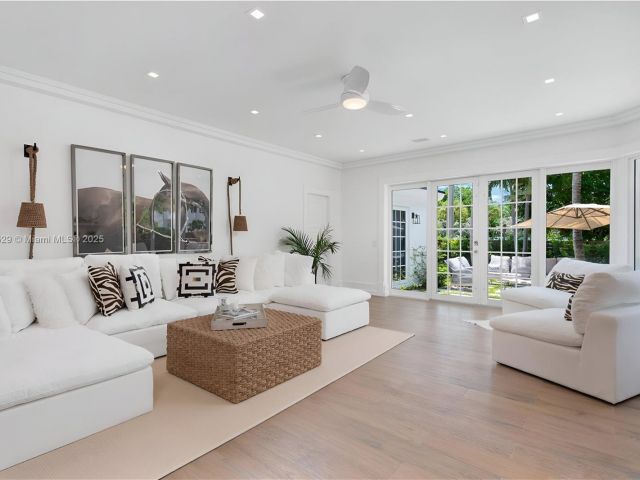 Home for sale at 2575 Pine Tree Dr - photo 5790322