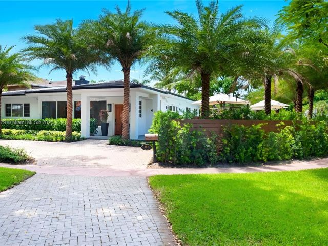 Home for sale at 2575 Pine Tree Dr - photo 5790329