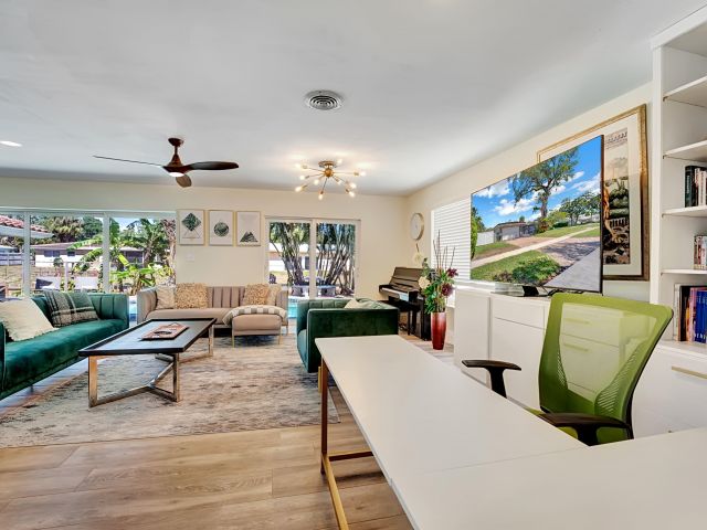 Home for rent at 701 W Royal Palm Road - photo 5821341