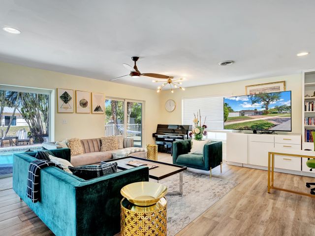 Home for rent at 701 W Royal Palm Road - photo 5821342