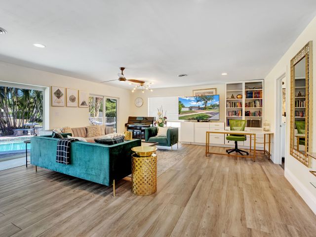 Home for rent at 701 W Royal Palm Road - photo 5821343