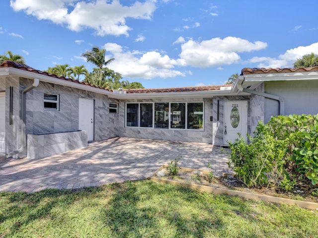 Home for rent at 701 W Royal Palm Road - photo 5821345