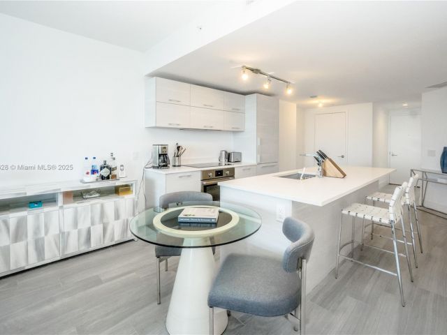 Apartment for rent  Unit #3505 - photo 5800547