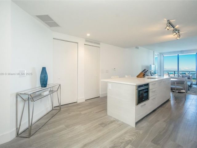 Apartment for rent  Unit #3505 - photo 5800548