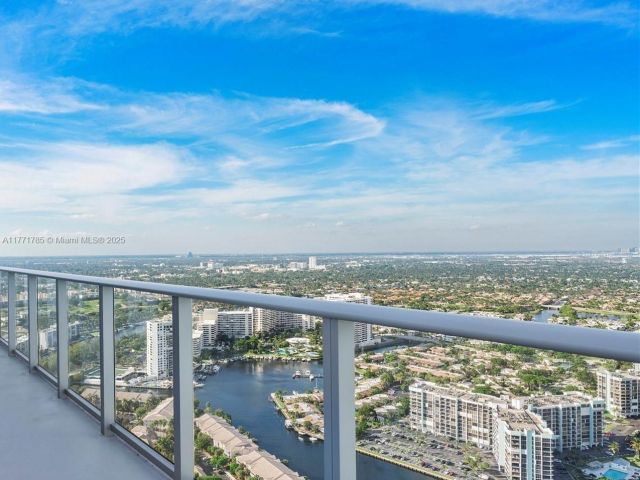 Apartment for sale  Unit #T4301 - photo 5798881