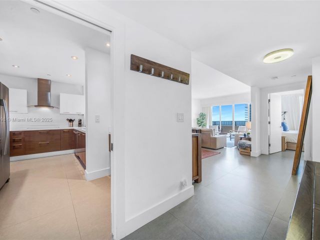 Apartment for rent  Unit #827 - photo 5800231