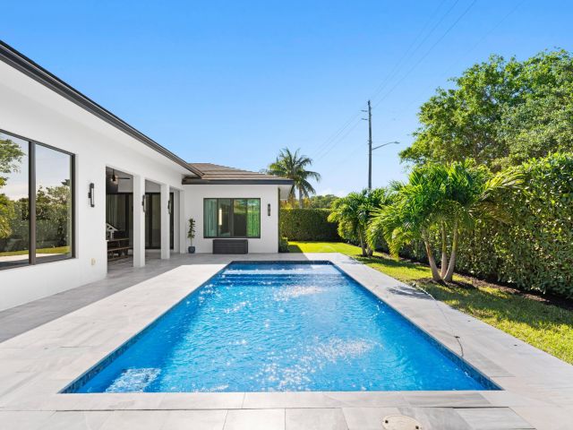 Home for sale at 1707 SW 6th Avenue - photo 6015219