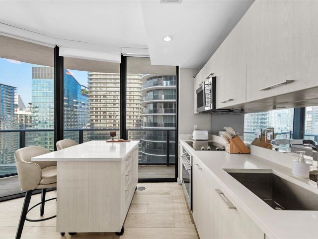 Apartment for sale  Unit #3601 - photo 5811570