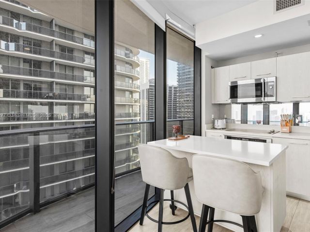 Apartment for sale  Unit #3601 - photo 5811571