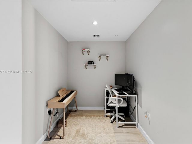 Apartment for sale  Unit #3601 - photo 5811573