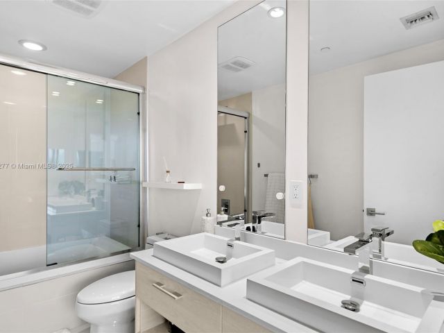 Apartment for sale  Unit #3601 - photo 5811574