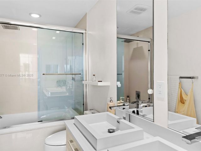 Apartment for sale  Unit #3601 - photo 5811575