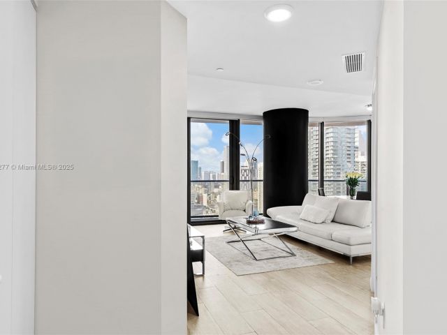 Apartment for sale  Unit #3601 - photo 5811582