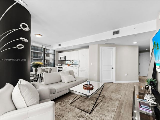 Apartment for sale  Unit #3601 - photo 5811586