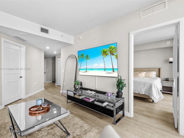 Apartment for sale  Unit #3601 - photo 5811587