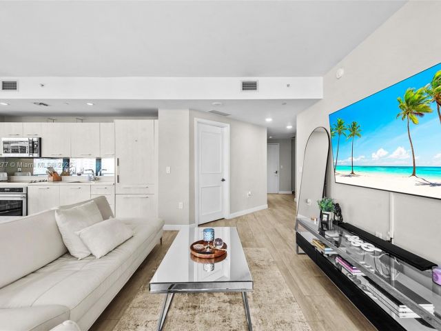 Apartment for sale  Unit #3601 - photo 5811588