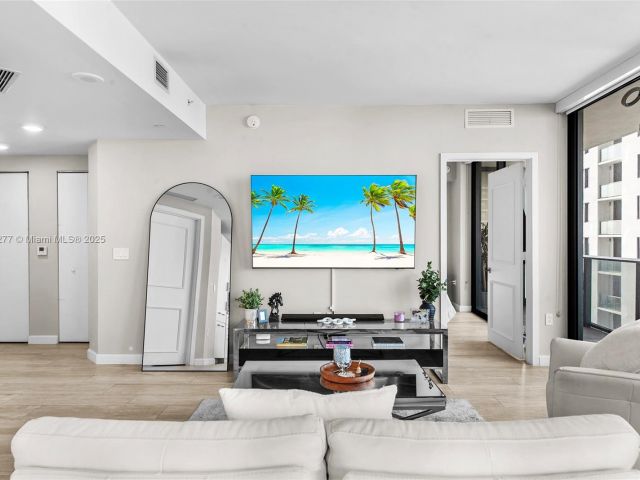 Apartment for sale  Unit #3601 - photo 5811589