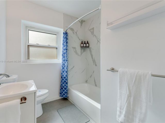 Home for rent at 820 SW 26th Rd - photo 5799062