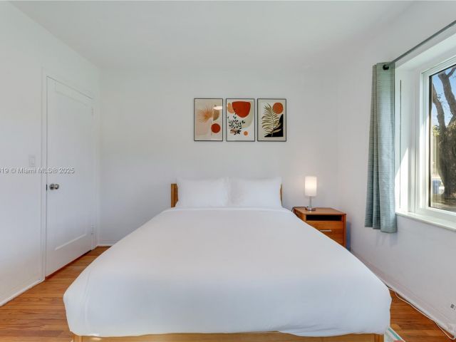 Home for rent at 820 SW 26th Rd - photo 5799064