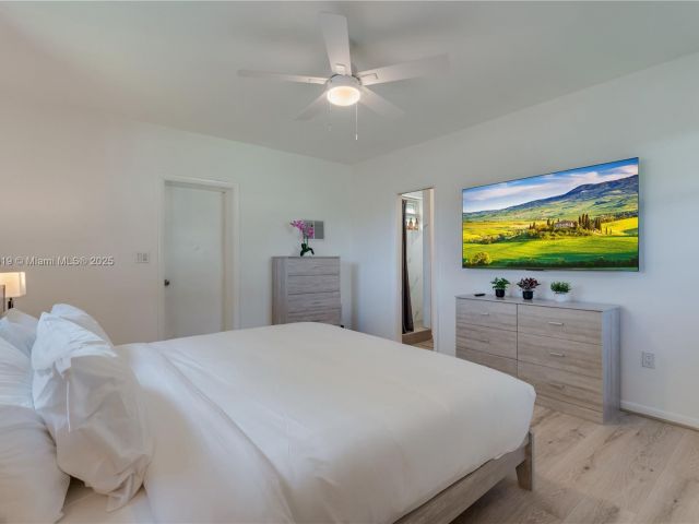 Home for rent at 820 SW 26th Rd - photo 5799068