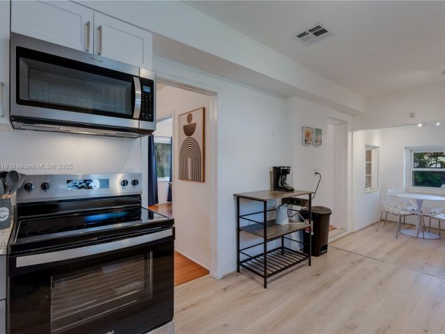 Home for rent at 820 SW 26th Rd - photo 5799072