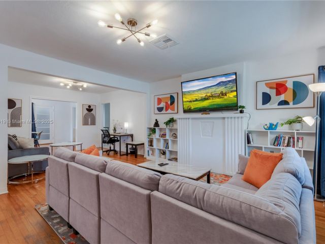 Home for rent at 820 SW 26th Rd - photo 5799076