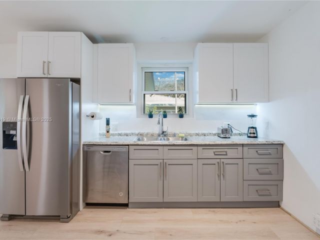 Home for rent at 820 SW 26th Rd - photo 5799078