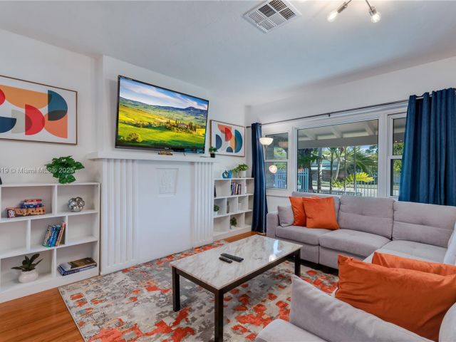 Home for rent at 820 SW 26th Rd - photo 5799081