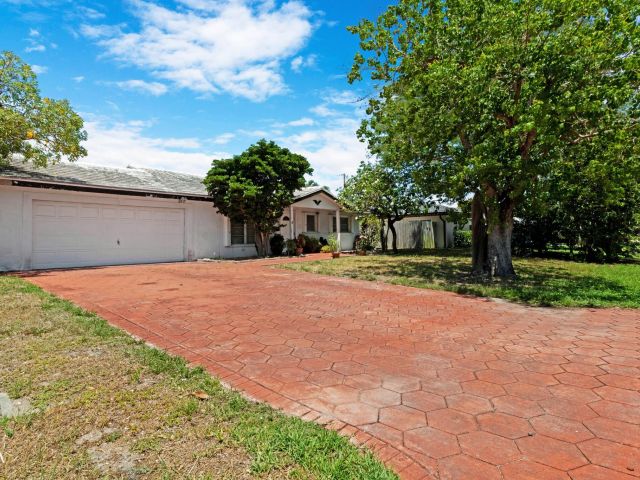 Home for sale at 5713 NE 17th Ave - photo 5800732